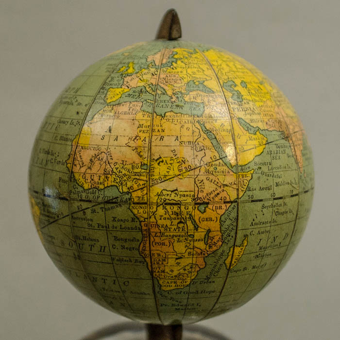 Rand McNally 3-Inch Paperweight Magnifier Globe, detail
