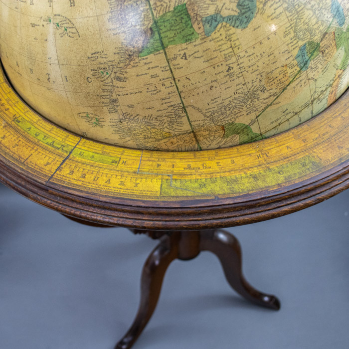 Joslin 16-Inch Parlor Globe, detail